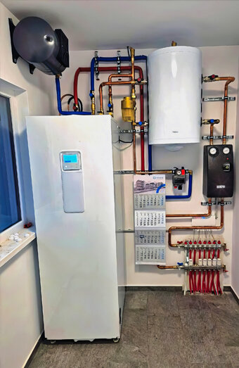 https://stirlinghotwater.com.au/uploads/2025/06/electric-hot-water-system-16929.jpg