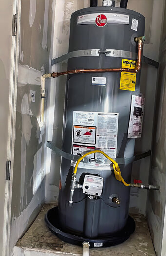https://stirlinghotwater.com.au/uploads/2025/06/electric-hot-water-system-32635.jpg