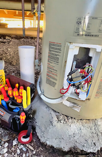 https://stirlinghotwater.com.au/uploads/2025/06/electric-hot-water-system-49471.jpg