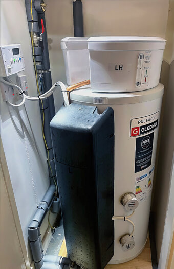 https://stirlinghotwater.com.au/uploads/2025/06/electric-hot-water-system-70649.jpg