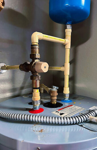 https://stirlinghotwater.com.au/uploads/2025/06/electric-hot-water-system-73015.jpg