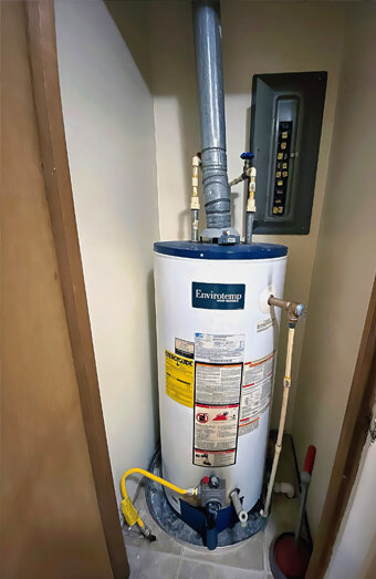 https://stirlinghotwater.com.au/uploads/2025/06/gas-hot-water-system-40702.jpg