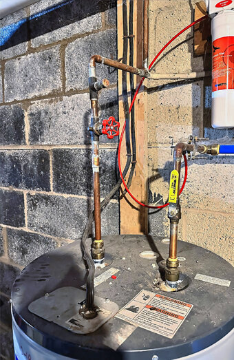 https://stirlinghotwater.com.au/uploads/2025/06/gas-hot-water-system-52140.jpg