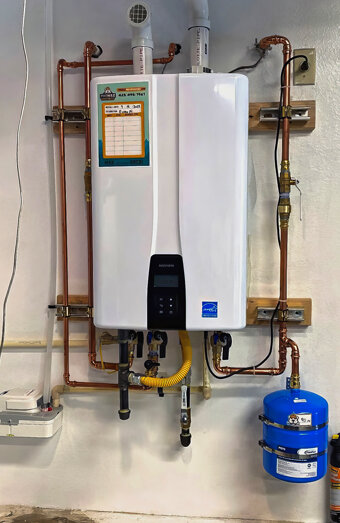 https://stirlinghotwater.com.au/uploads/2025/06/hot-water-33549.jpg