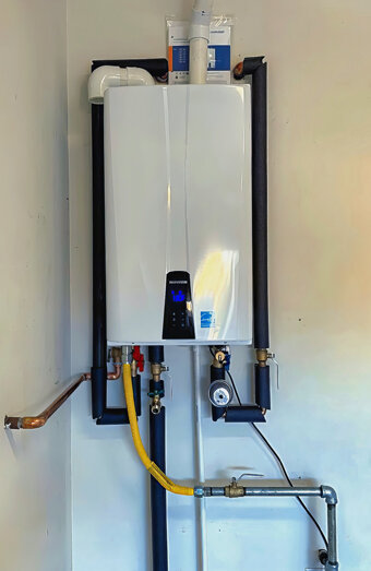 https://stirlinghotwater.com.au/uploads/2025/06/instant-hot-water-systems-63860.jpg