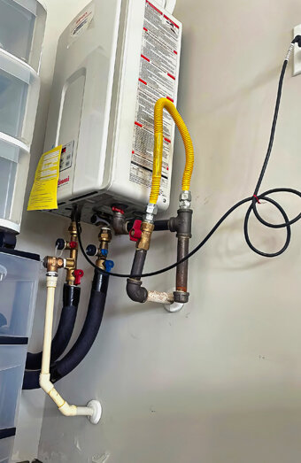 https://stirlinghotwater.com.au/uploads/2025/06/instant-hot-water-systems-65049.jpg