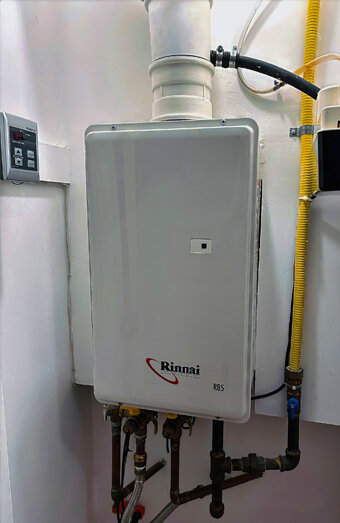 https://stirlinghotwater.com.au/uploads/2025/06/thermostatic-water-systems-17709.jpg